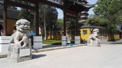 大明寺门口石狮子曾两次“搬家” 曾与北来寺石狮一起镇守渡江桥|大明寺|石狮|石狮子_新浪新闻